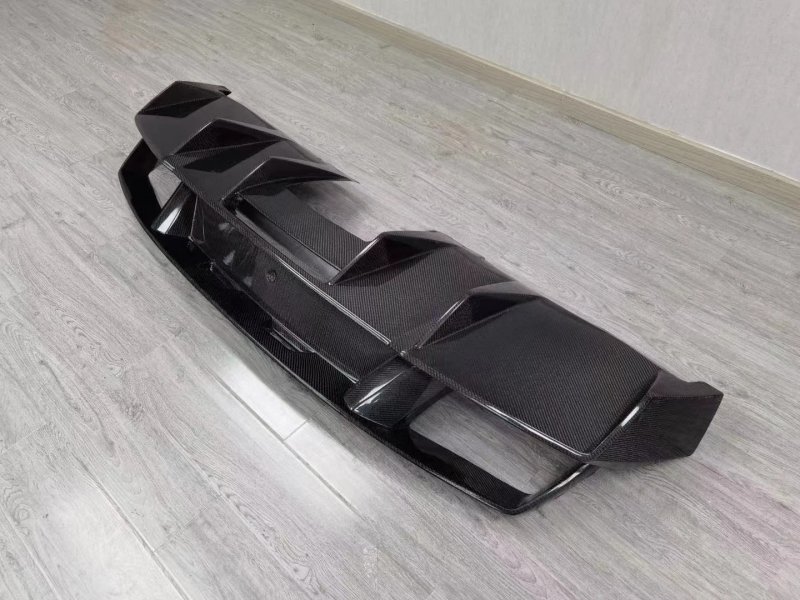 DMC Style Carbon Fiber Rear Bumper Lip  Suitable for  Gallardo LP550 LP560 LP570  Carbon Fiber Rear Diffuser